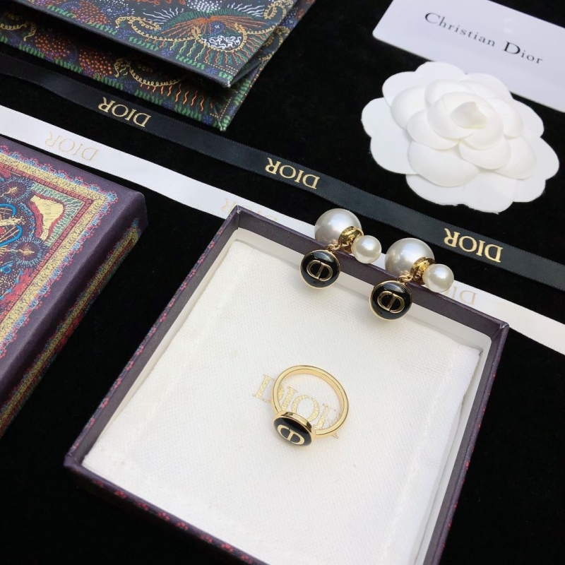 chr1st1an D10r earrings